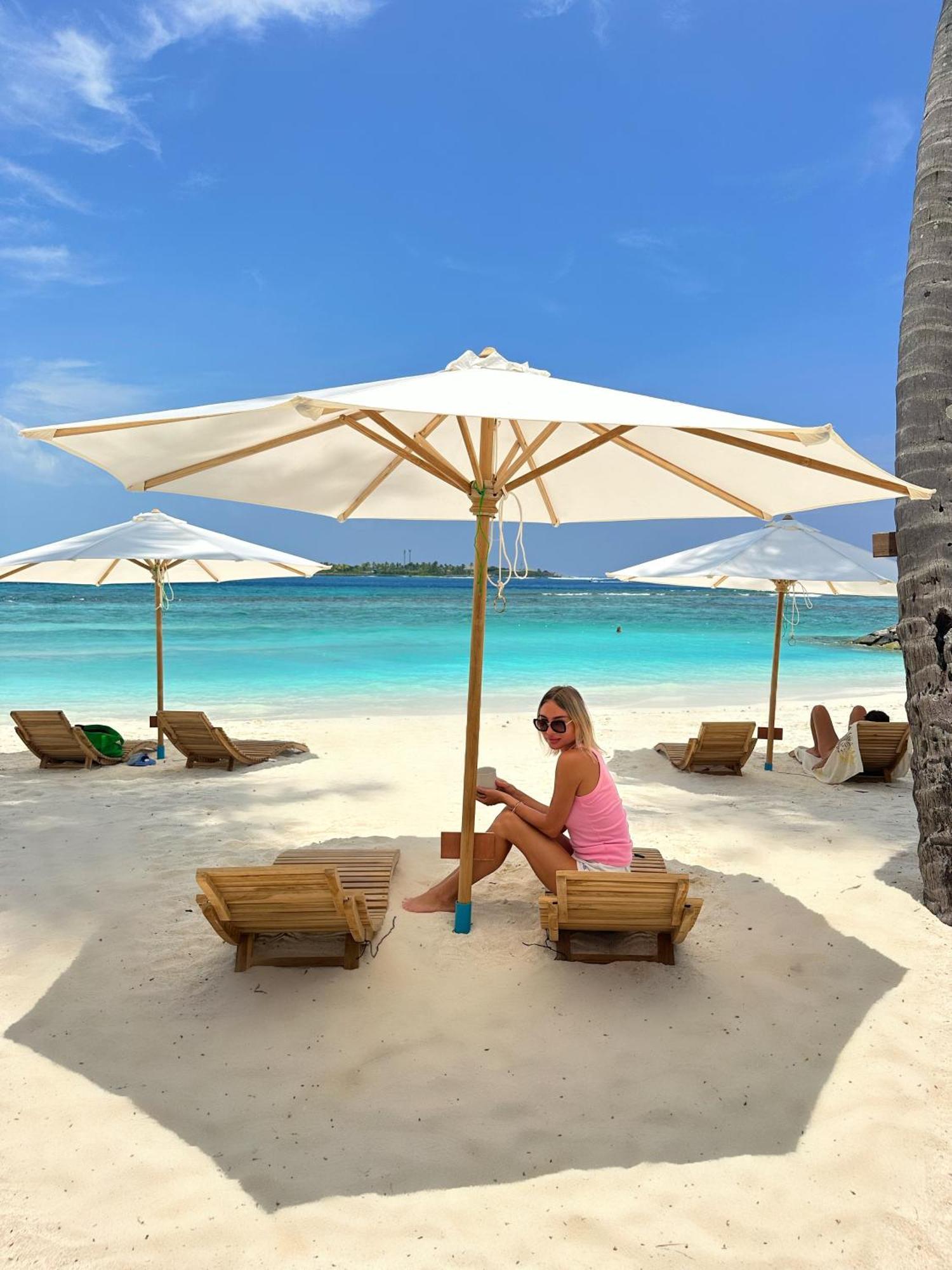 Met House Hotel Thulusdhoo Exterior photo